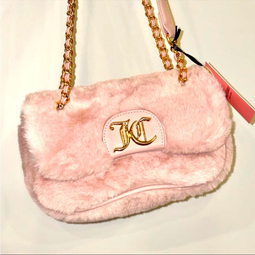 NWT Viral juicy
Couture
Fashion Vibe
Flap Crossbody
Snow dusty pink
$80